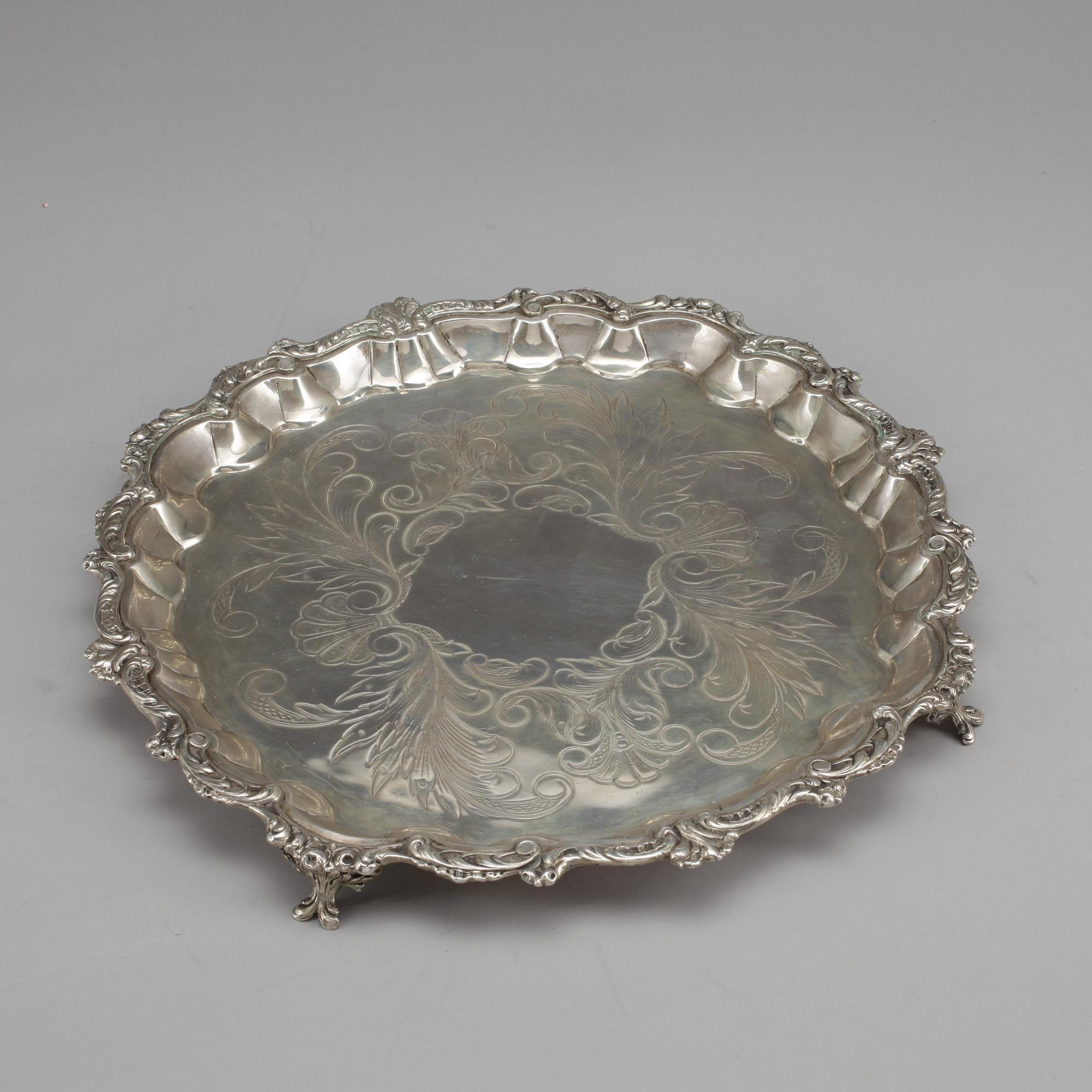 BRICKA, silver, rokokostil, troligen Spanien. Vikt ca 860 gram.