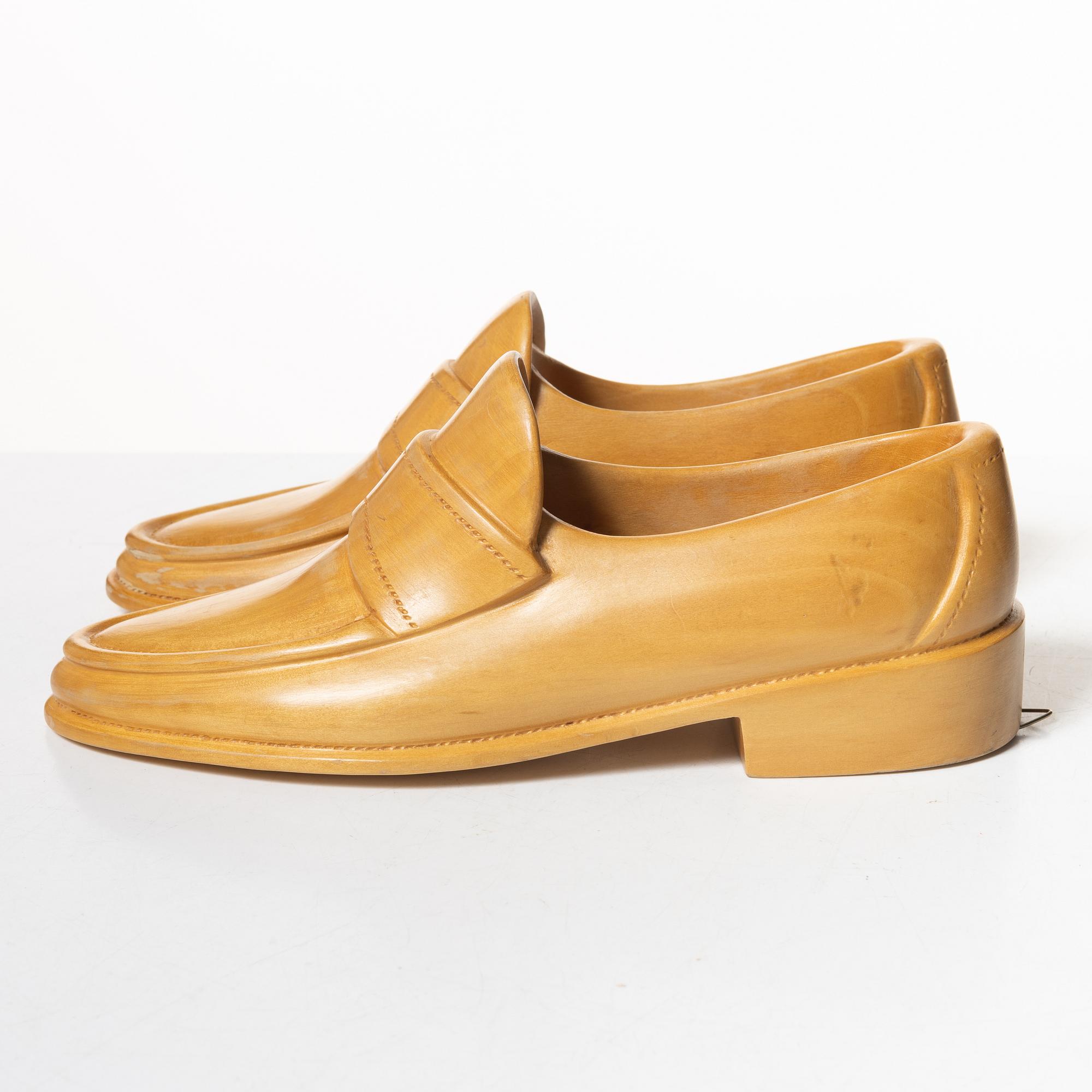 Alphonso Bini, shoes, a pair, wood, trompe l'œil, Florence, Italy, 1980s.