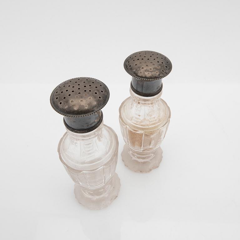 Gustaf Möllenborg, Bordssurtout, silver, för 2 karaffer samt 2 ströare, Stockholm, 1831.