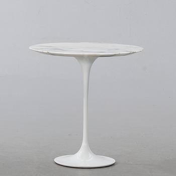 EERO SAARINEN, Sidobord, "Tulip", Knoll Studio, 2000-tal.