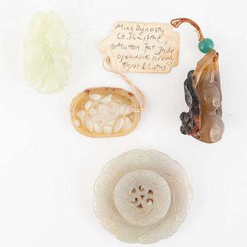 A group of four Chinese amulettes, one nephrite and one agate, some Qing dynasty.
