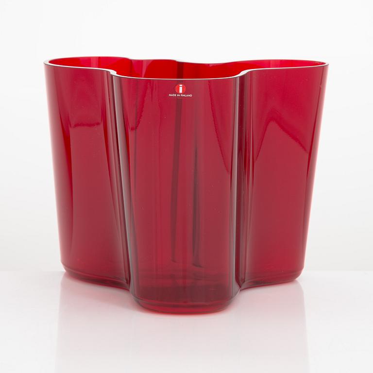 Alvar Aalto, vas, modell 3030, signerad Alvar Aalto Iittala 278/400 1990.