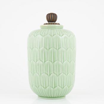 Gunnar Nylund, a porcelain jar with cover, Rörstrand 1930-40s.