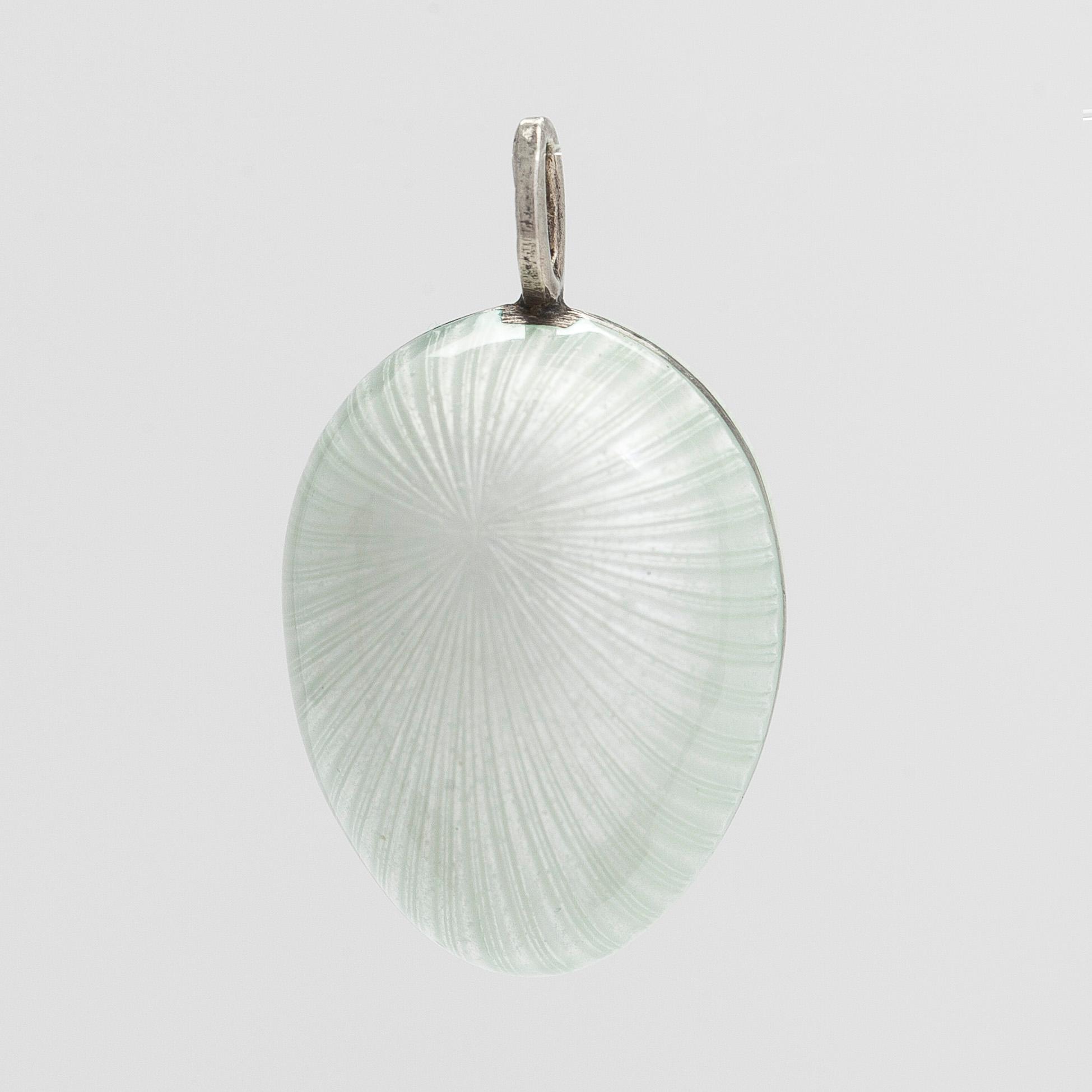 Hänge, ägg, sterlingsilver och emalj. Finska stämplar.