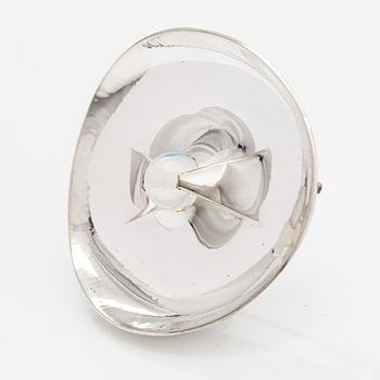 Elis Kauppi, A silver brooch with opal glass pearl. Kupittaan kulta, Turku 1961.