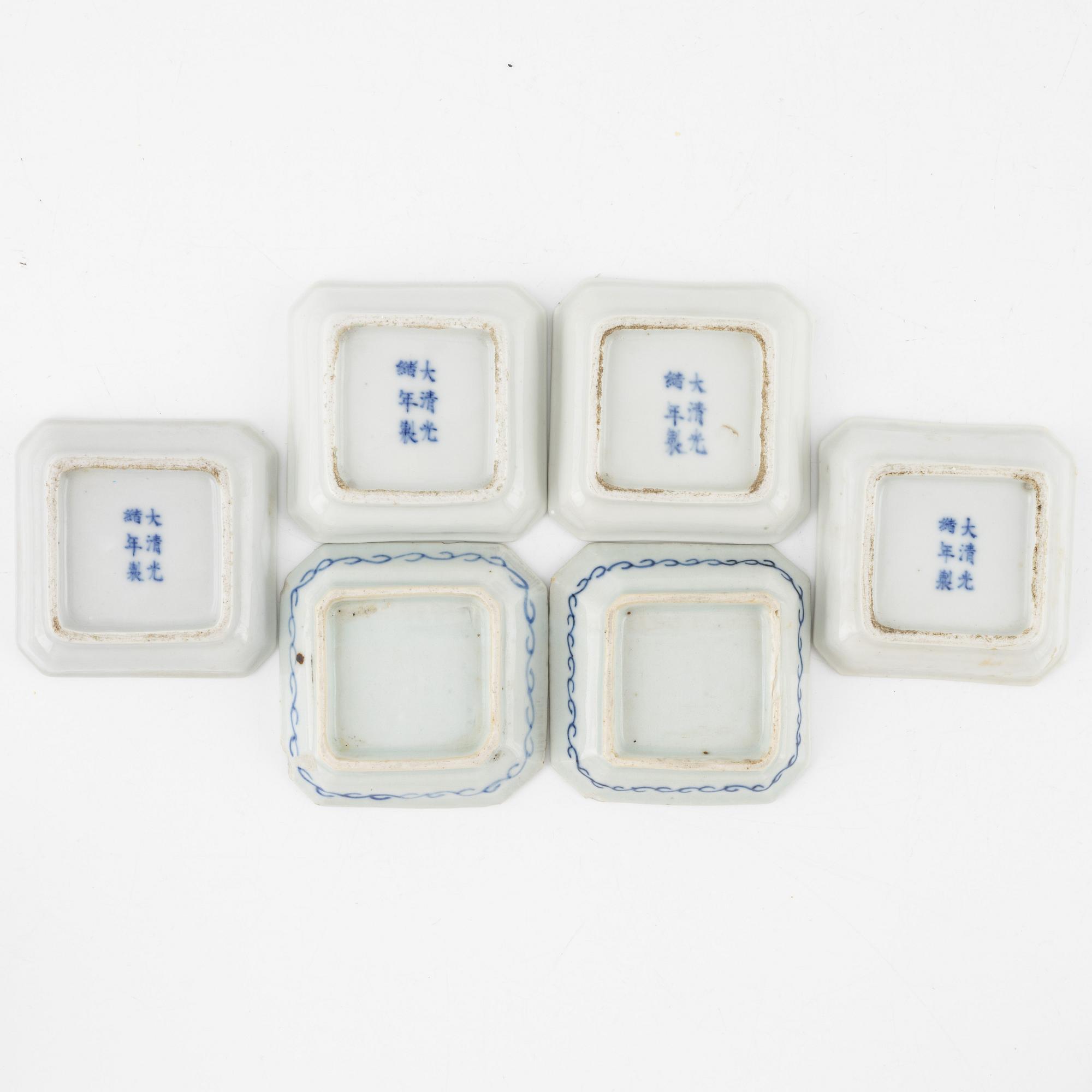 13 blue and white porcelain dishes, China, late Qingdynasty.