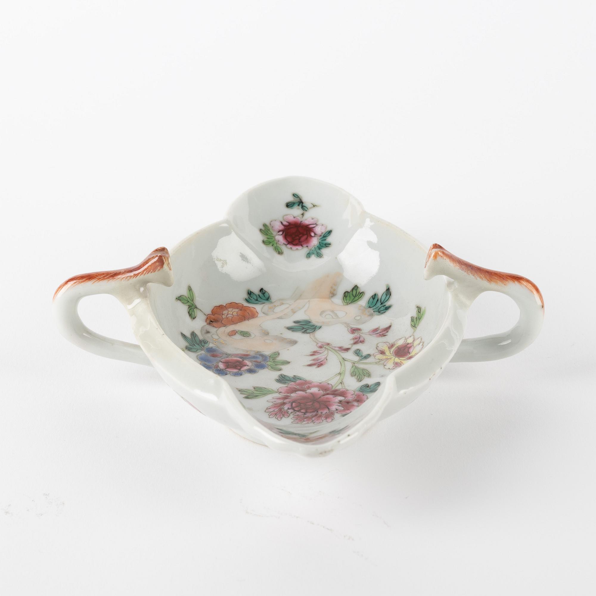 A famille rose Chinese Export sauce boat, Qing dynasty, Qianlong (1736-95).