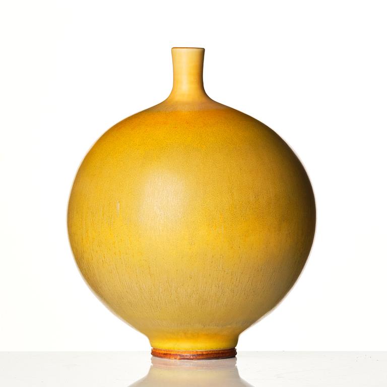 Berndt Friberg, a stoneware vase, Gustavsberg studio, Sweden 1976.