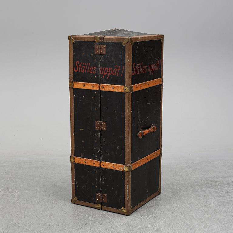 A trunk from the early 1900's.