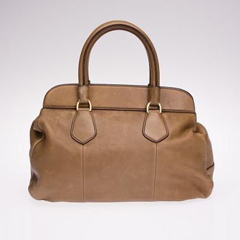 LAUKKU, Prada.