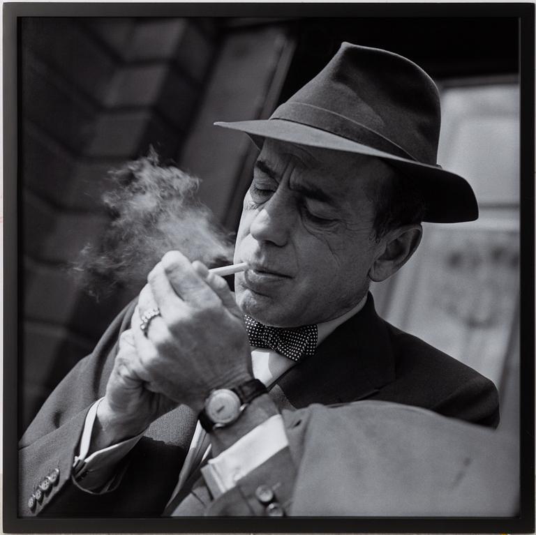 Per-Olow Anderson, "Humphrey Bogart at Place de la Concorde, Paris", 1954".