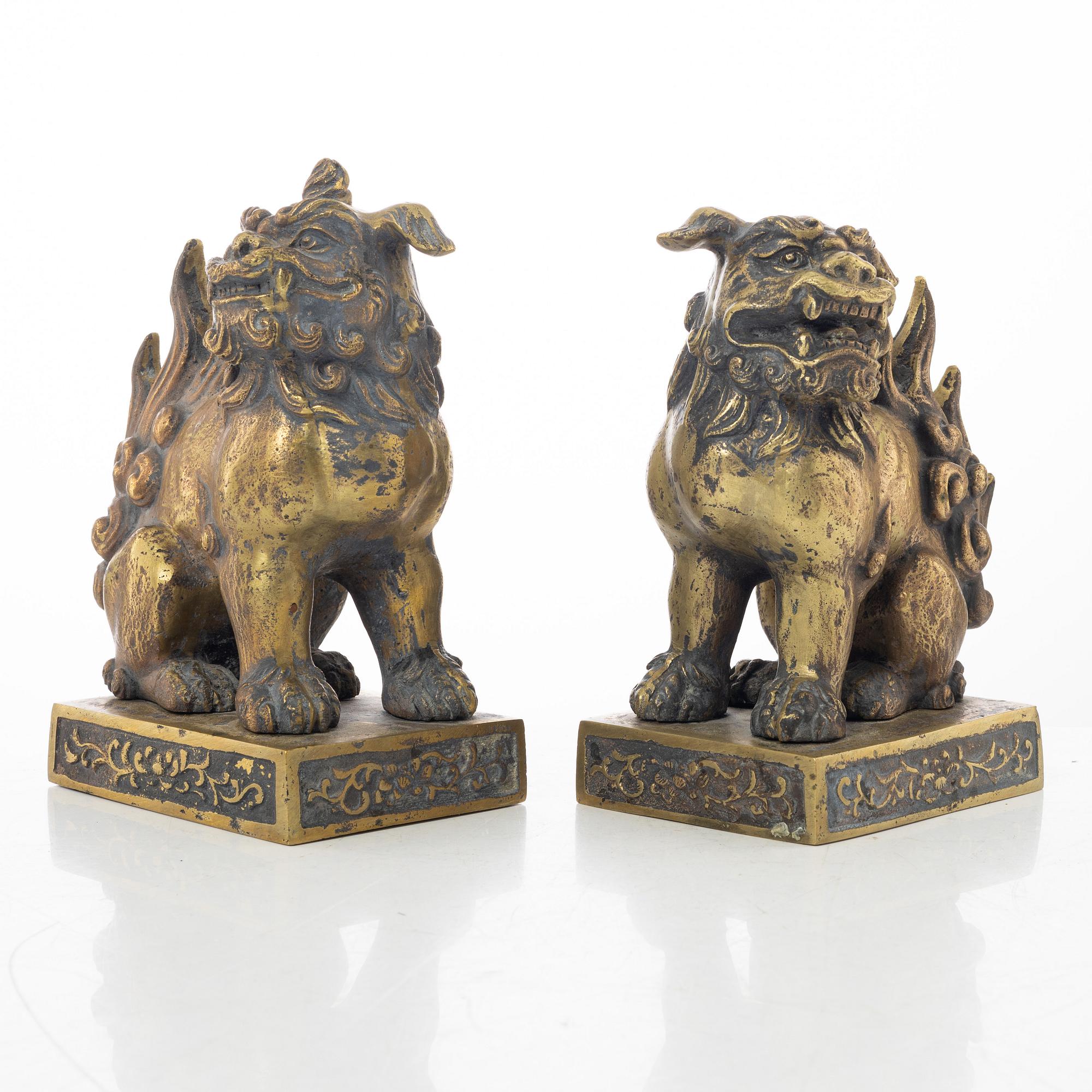 A pair of bronze budhist lions, 1900s.