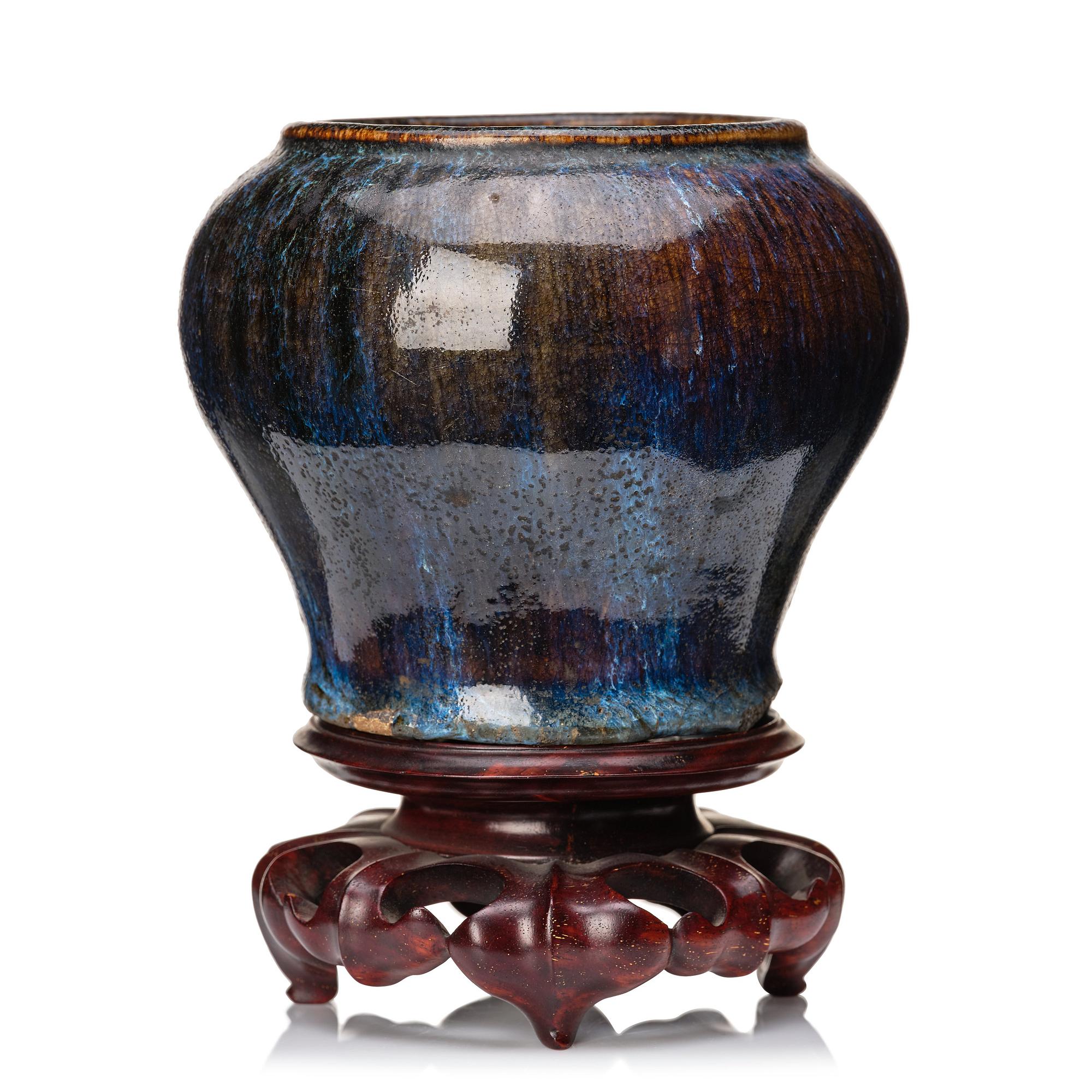 A jun glazed jar, Song/Yuan dynasty.