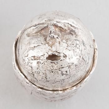 Lars Arby, två bägare/vaser, sterling silver varav en med lock, Göteborg 1975-1976.