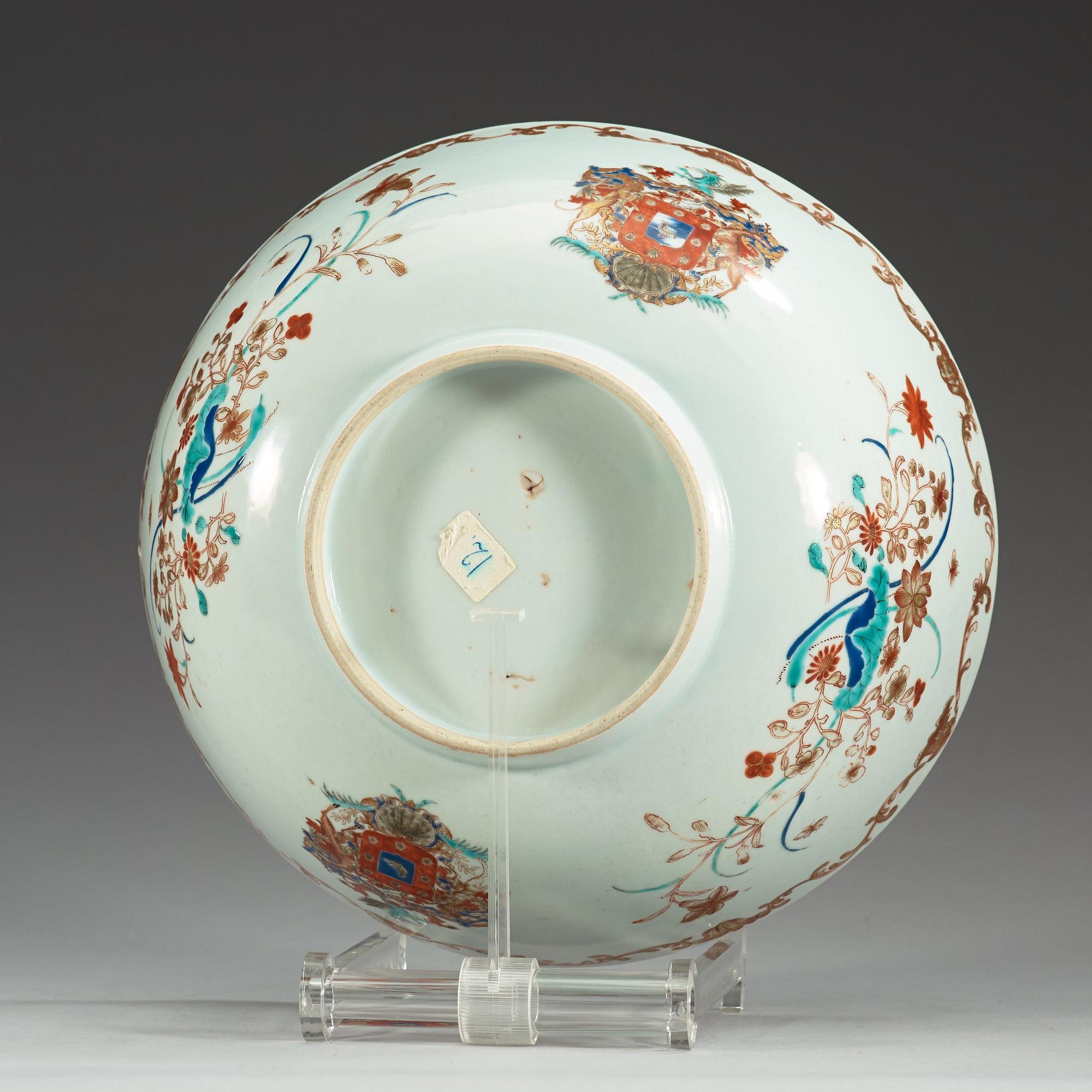 BÅLSKÅL, vapenporslin, Qingdynastin, Qianlong (1736-1795).