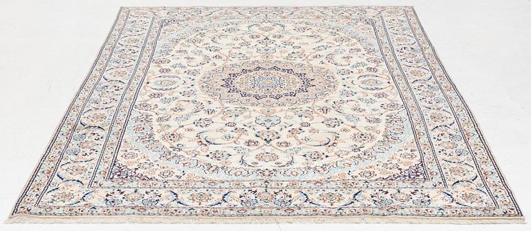 Carpet, Nain, approx. 290 x 192 cm.