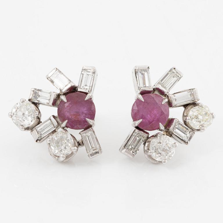 Earrings in platinum with rubies and baguette-cut and old-cut diamonds.