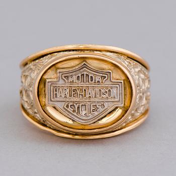 A RING, 14K gold 'Harley Davidson'. Juha Tarnanen, Lahti Finland 2004.