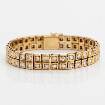 Armband, 18K guld med  briljantslipade diamanter ca 3.50 ct totalt. Med intyg.