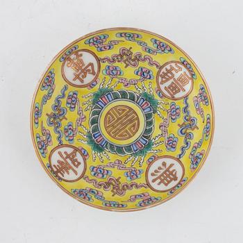 A Chinese famille rose yellow ground medallion plate and coffeecup with saucer, late Qing dynasty/around 1900.