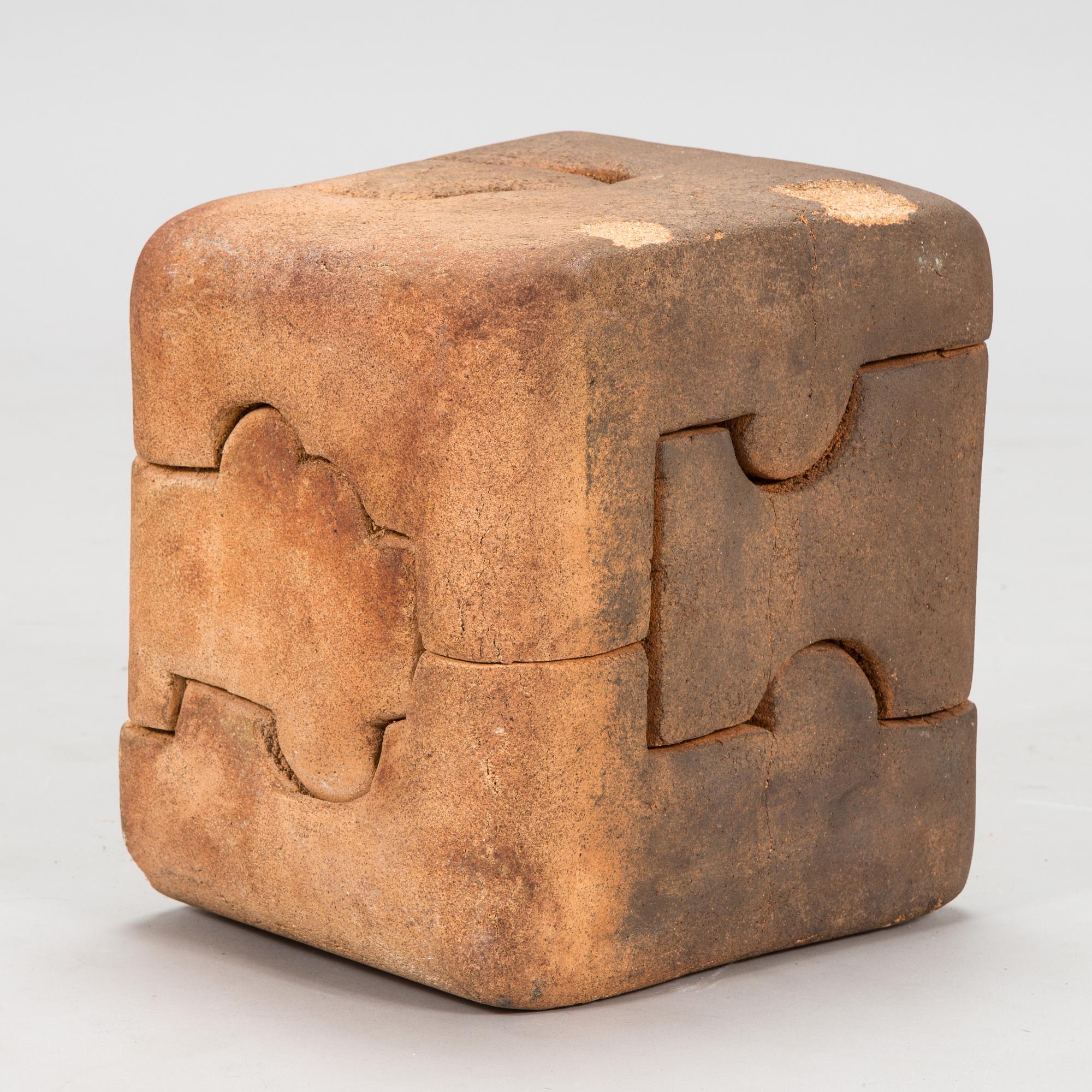 Eduardo Chillida, "Lurra 77".