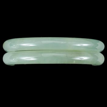 PARARMBAND, 2 st, grön nefrit.