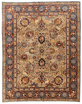 367. An antique Tabriz carpet, ca 354,5 x 276 cm.