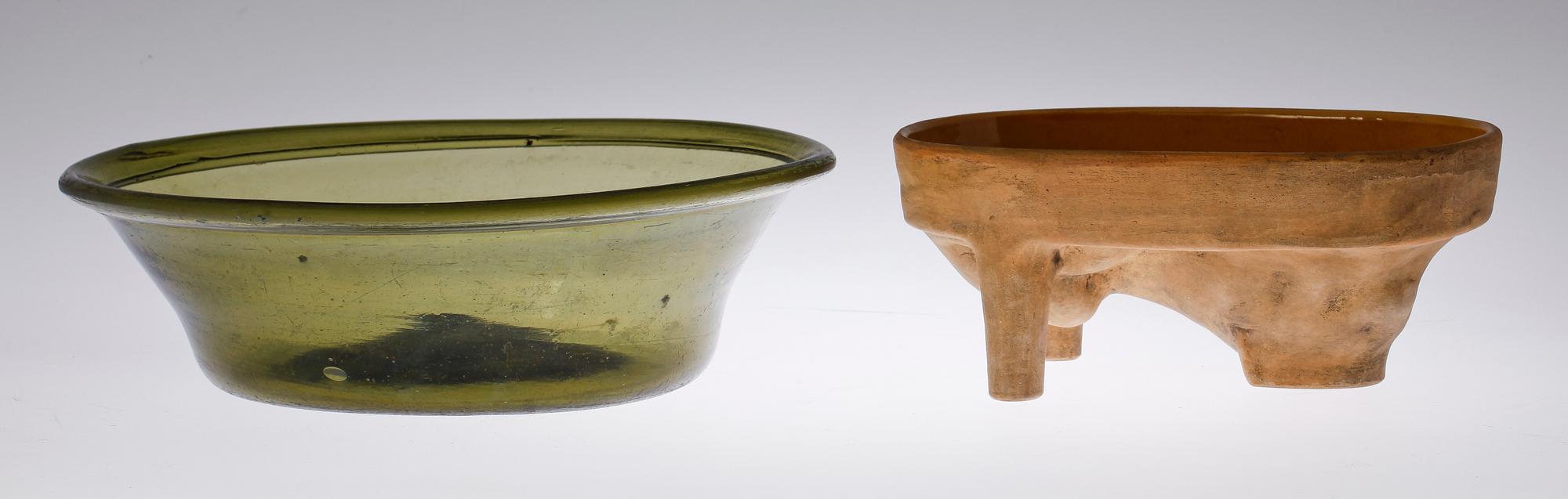 GLASSKÅL MED PASTEJFORM, glas/lergods, bl.a. Höganäs.