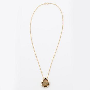 Necklace in 18K gold with a drop-shaped opal and octagon-cut diamonds.