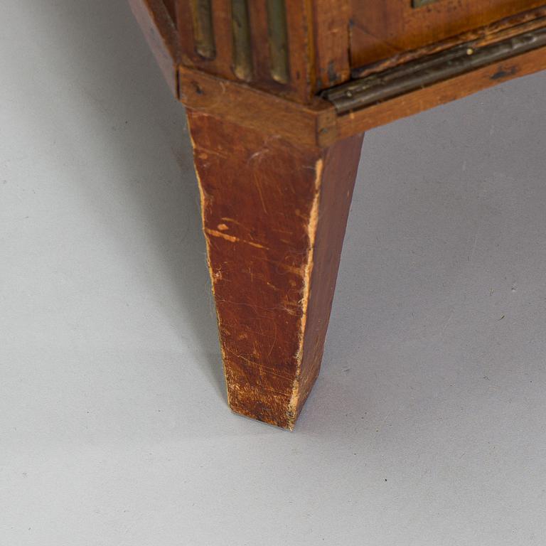 Chest of drawers, late Gustavian, early 19th century, with parts from the early 20th century.