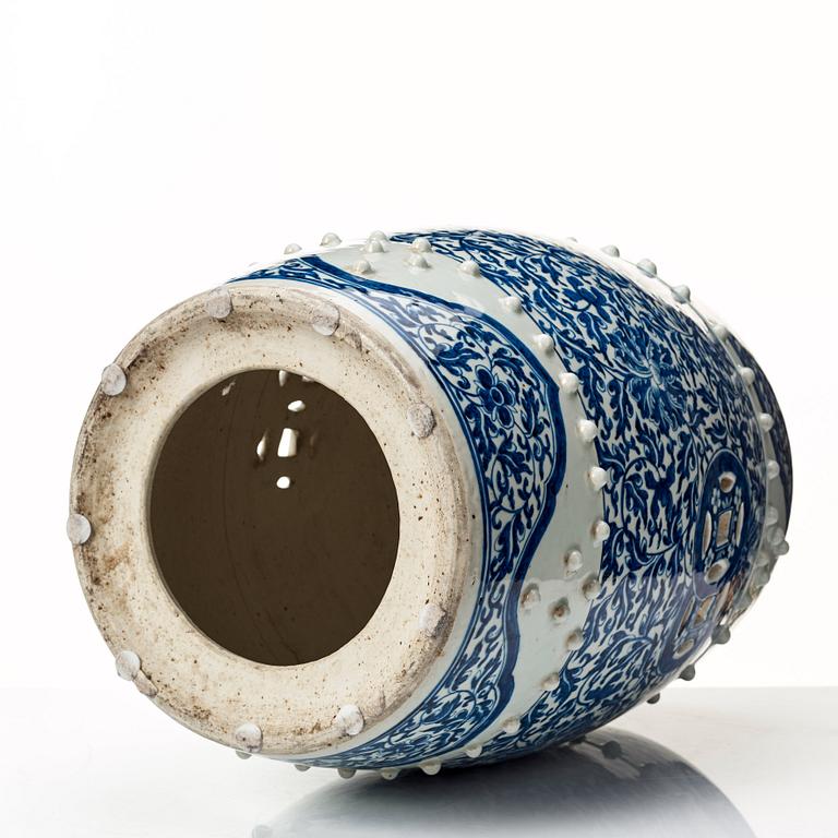 A blue and white garden seat, Qing dynasty, 19th Century.