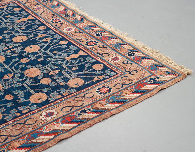 Matto, a semi-antique Khotan, Xinjiang, China, ca 287-290,5 x 154-156 cm.