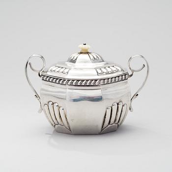 SUGAR BOWL WITH LID, silver, St:Petersburg 1810-20s, Peter Uhhrwäder, weight 518 g.