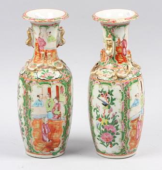 VASER, ett par, porslin, 1800/1900-tal.