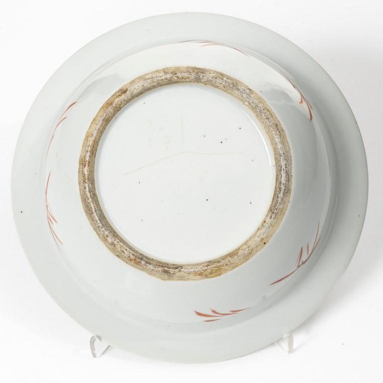 A porcelain wash stand, China, late Qing dynasty.