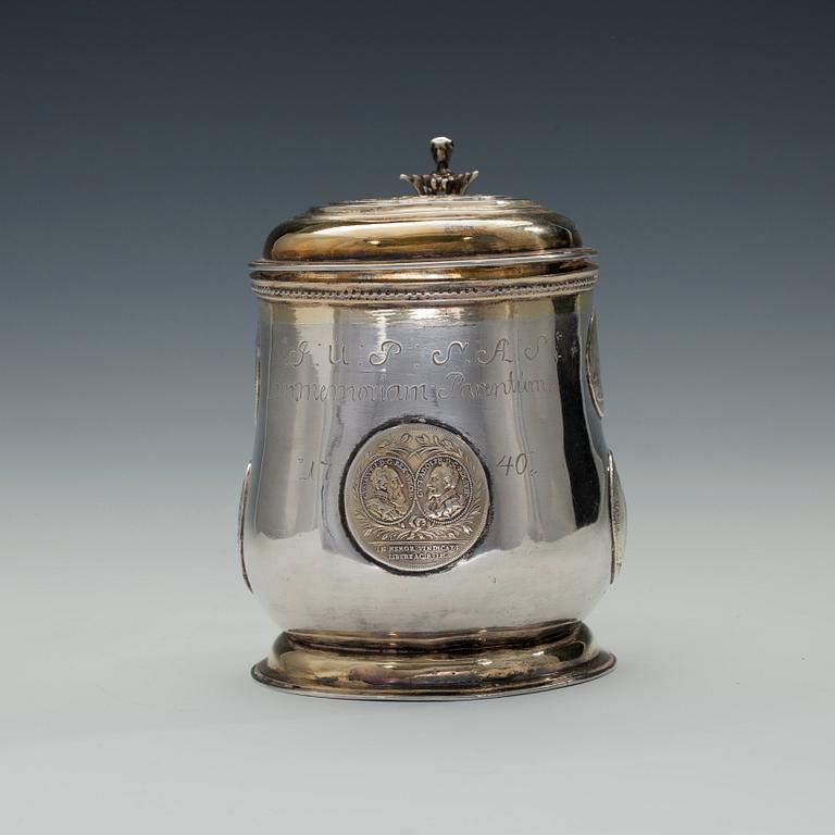 STOP, silver. Lars Hackzell Strängnäs 1737-73. Höjd 15,5 cm. Vikt 710 g.