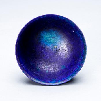 KYLLIKKI SALMENHAARA, CERAMIC BOWL. Signed KS, Arabia.