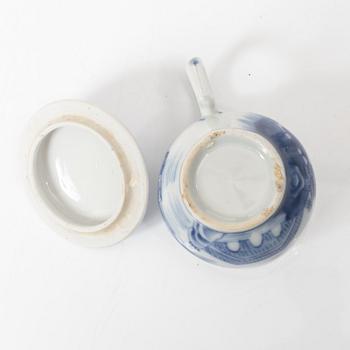 Cremekoppar, sex stycken, porslin, Kina, Qingdynastin, omkring 1800.