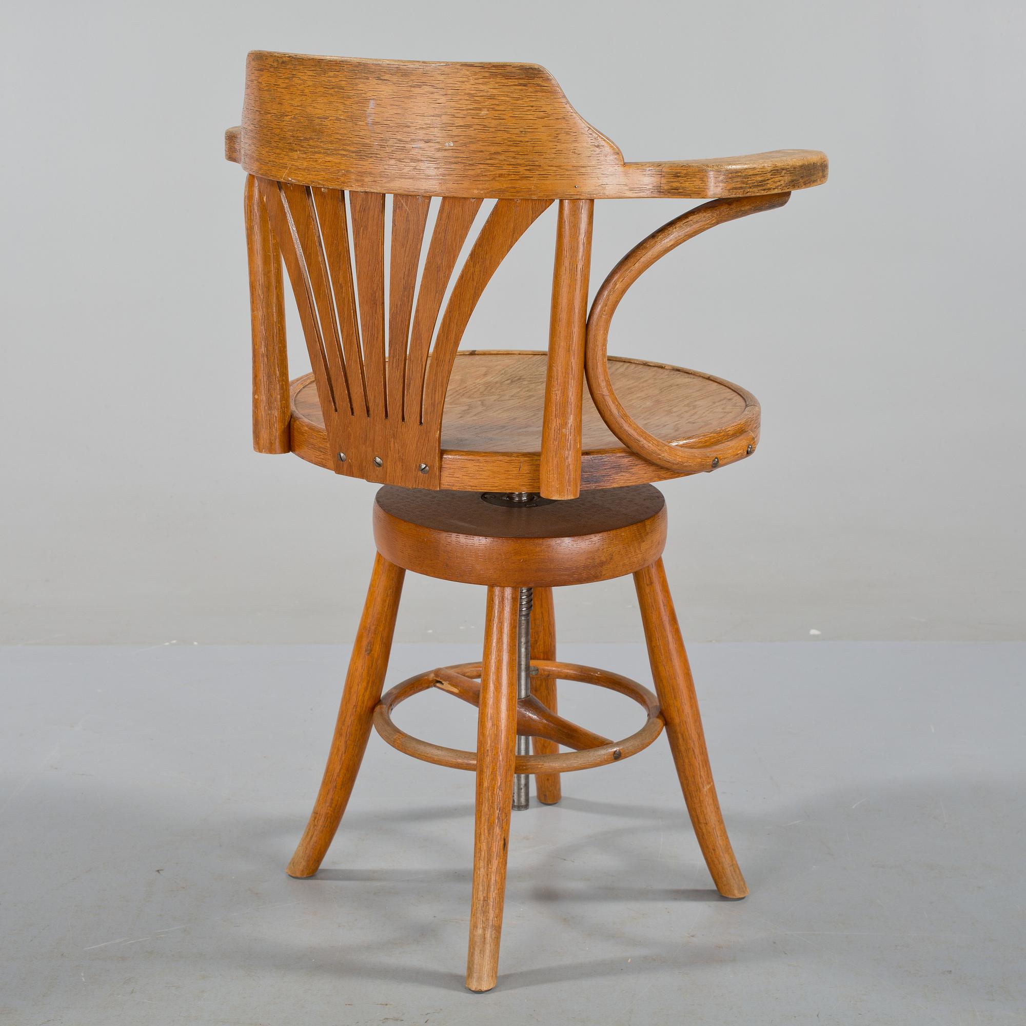 SKRIVBORDSSTOL, 1900-talets första hälft.