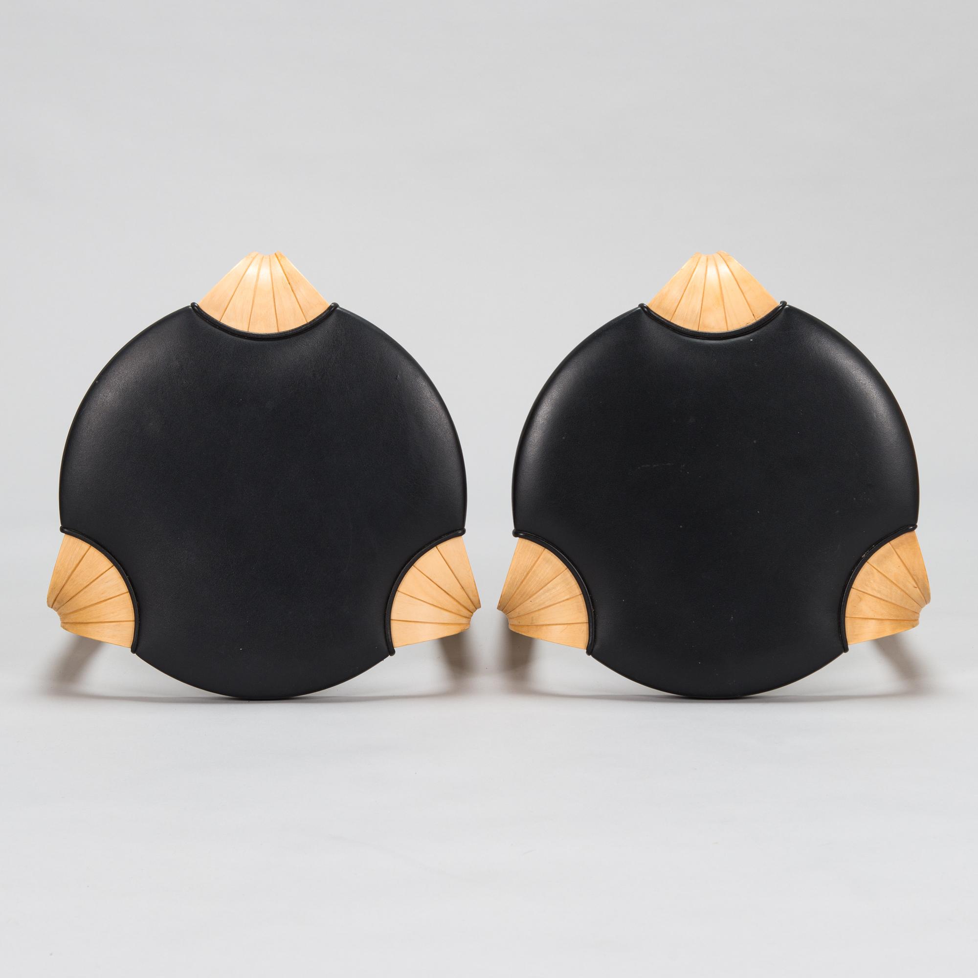 Alvar Aalto, pallar, ett par, modell X600 för  Artek 2003.