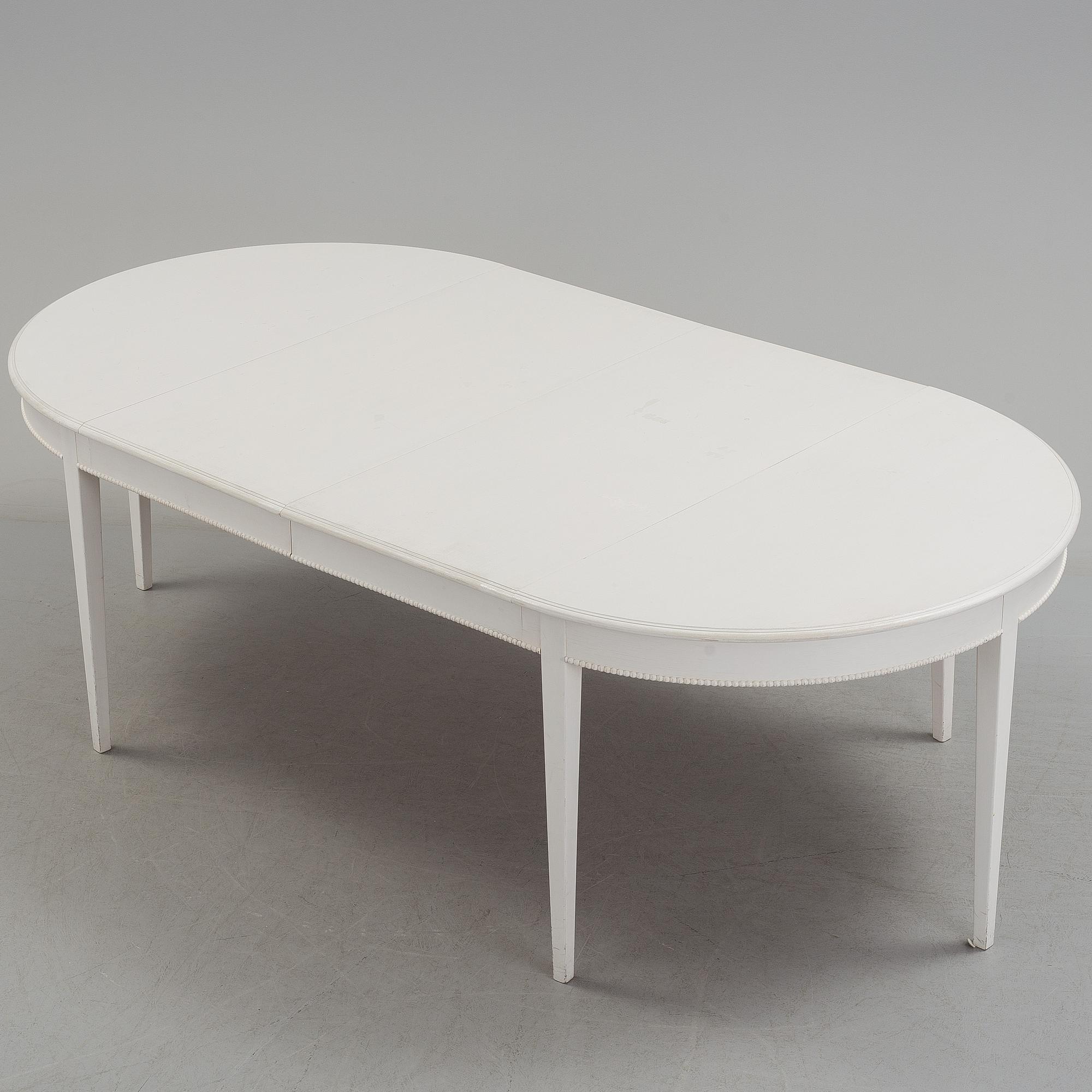 A late 20th century Gustavian style diningtable.