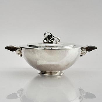 Georg Jensen, a sterling silver tureen with lid, model no 547A, design by Harald Nielsen, Copenhagen 1925-1932.