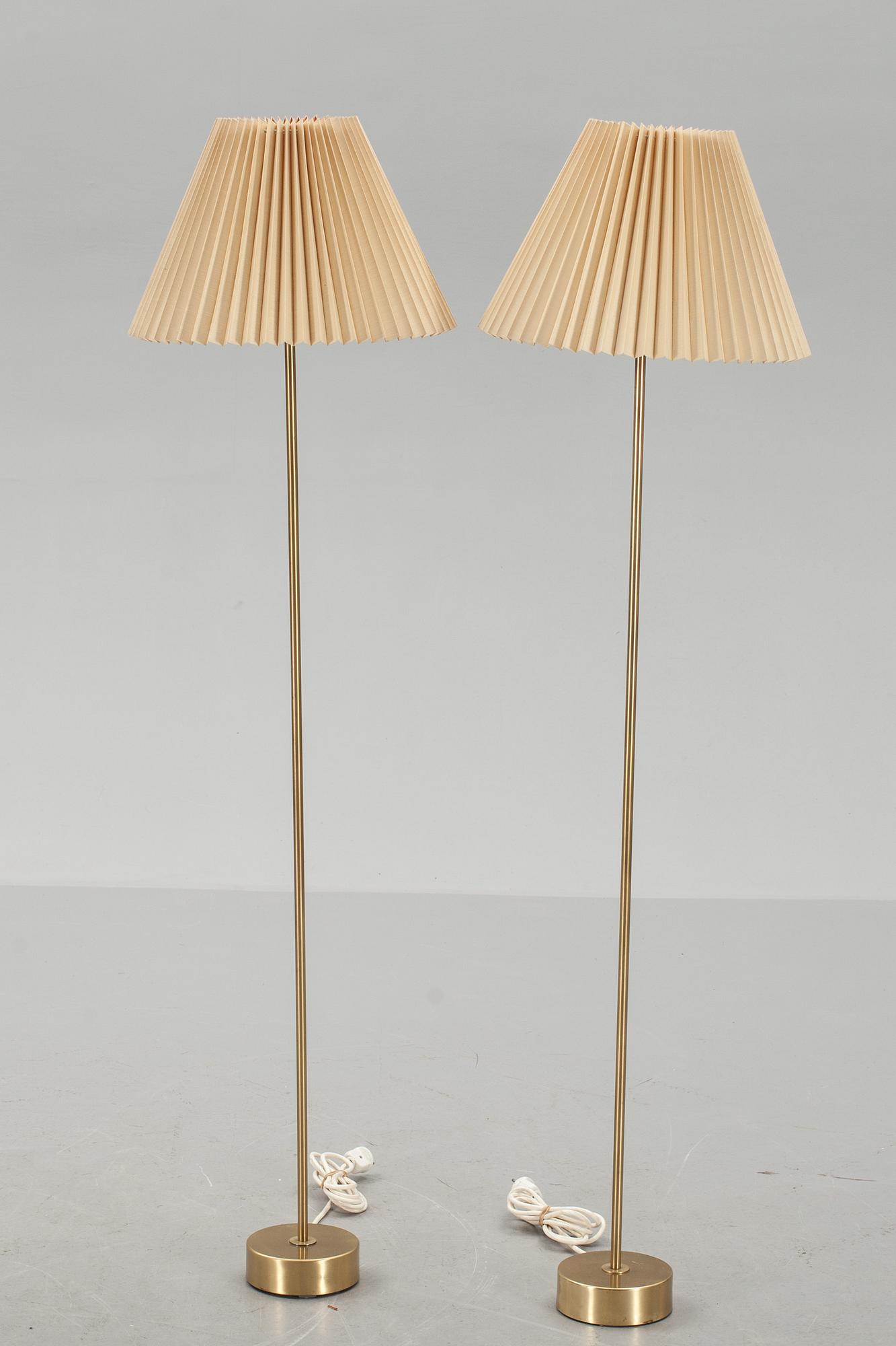 GOLVLAMPOR, ett par, modell 522b, Hans Bergström, Ateljé Lyktan, Åhus. 1950-tal.