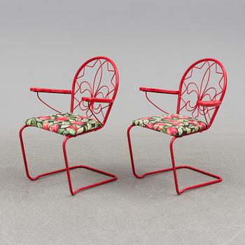 A pair of second half of the 20th century garden chairs.