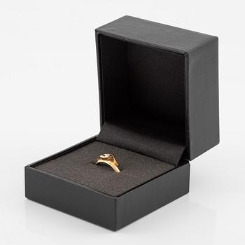 Ring 18K gold with brilliant-cut diamond.