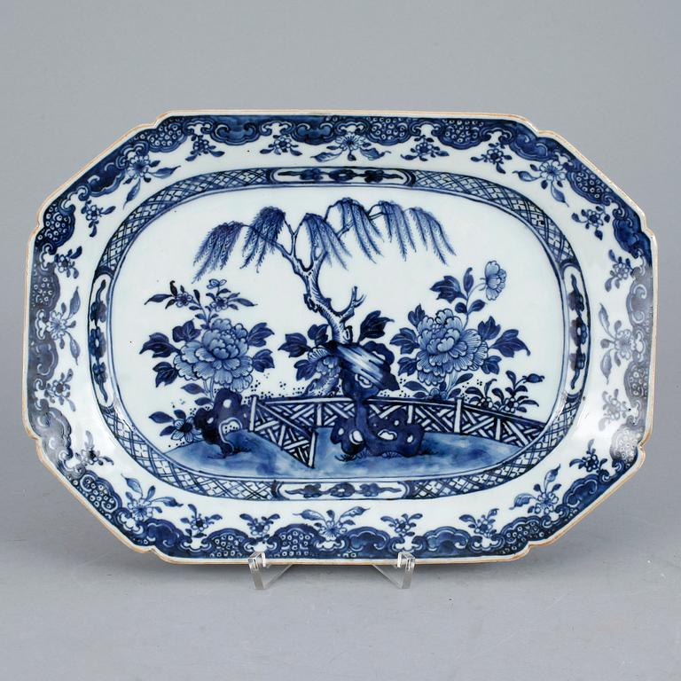 STEKFAT, porslin, Kina, Qingdynastin, Qianlong (1736-1795).