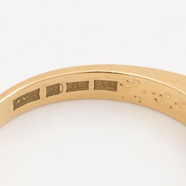 Three rings, 18K gold with sapphires, brilliant-cut diamonds and rubies.