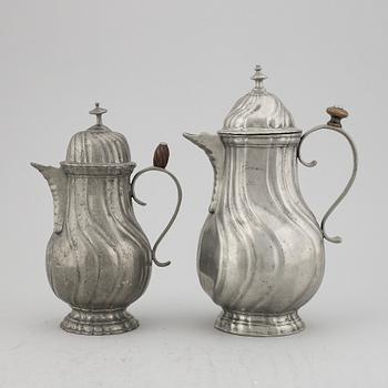 A pair of rococo style pewter coffee pots, from around year 1900.