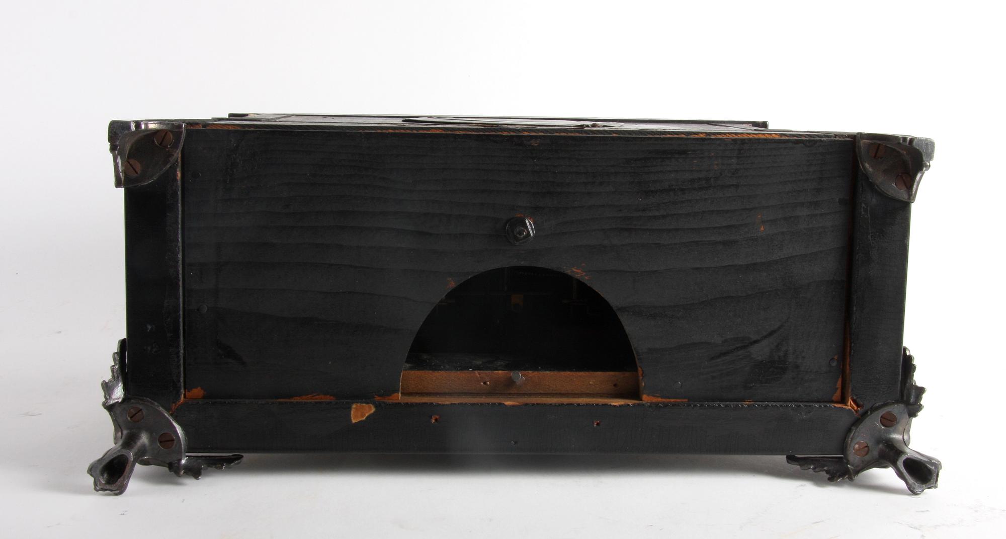 BORDSPENDYL, senbarockstil, USA, omkr 1900.