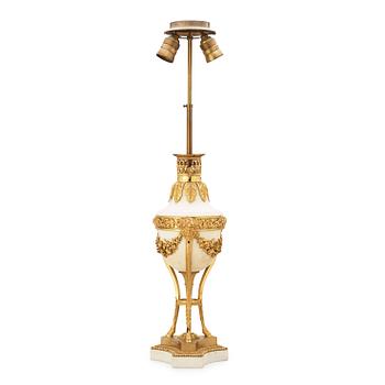 A French Louis XVI-style late 19th century table lamp.